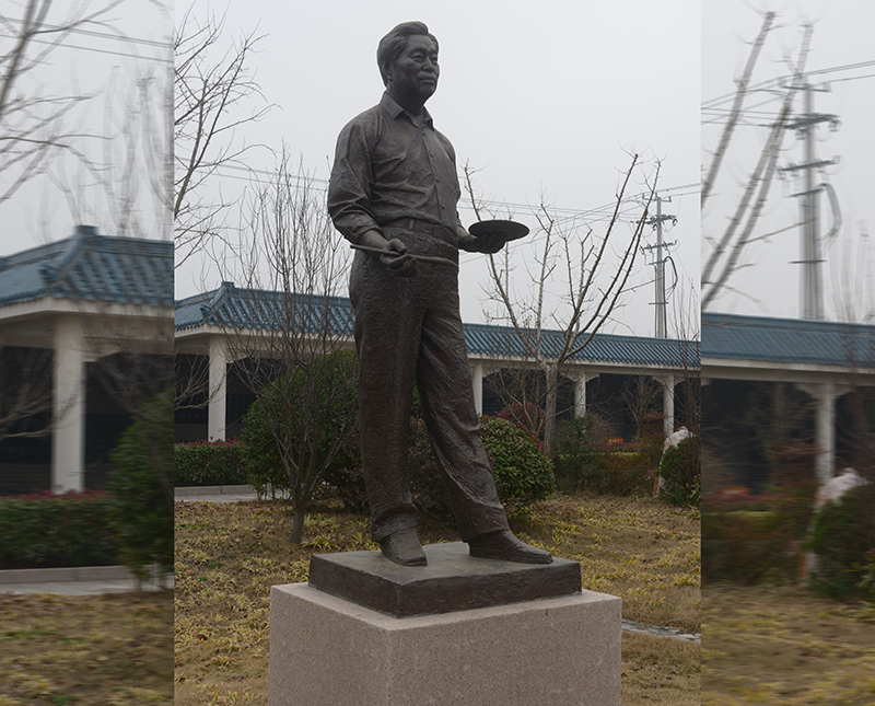 雕塑作品 喻繼高像、青銅高2.3米、安放地點(diǎn)：喻繼高紀(jì)念館